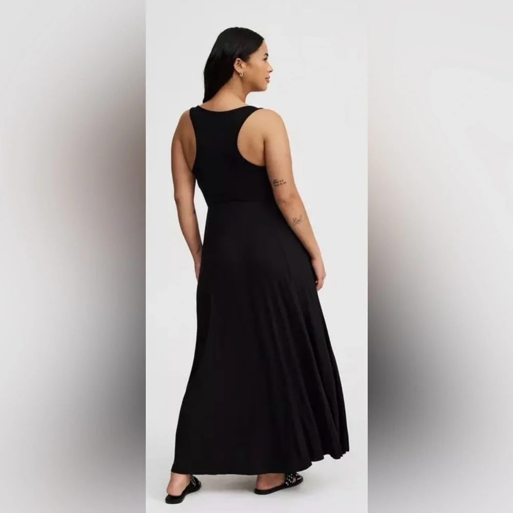 Black Sleeveless Maxi Dress - Picture 2 of 4